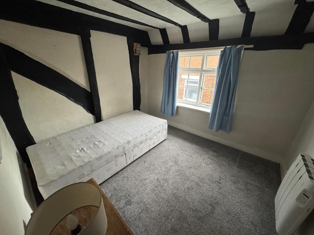 Lot: 109 - THREE-BEDROOM COTTAGE FOR IMPROVEMENT - Bedroom 3